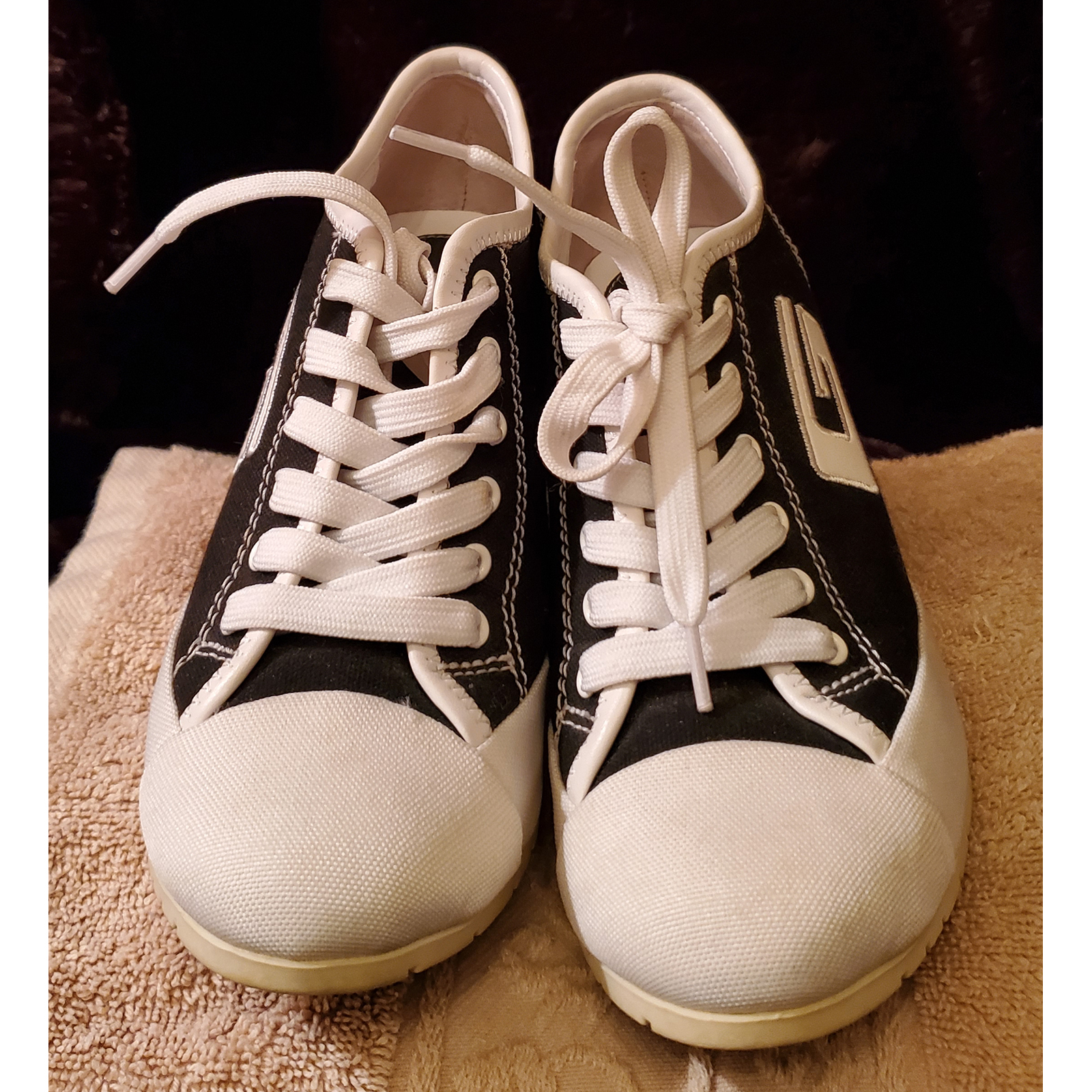 GUESS BLACK & WHITE HIGH-HEEL SNEAKERS